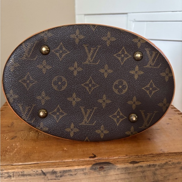Louis Vuitton Bucket Handbag with Monogram Canvas and Leather Trim - Picture 3 of 14